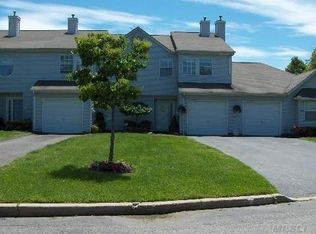 701 Sara Cir, Port Jefferson Station, NY 11776