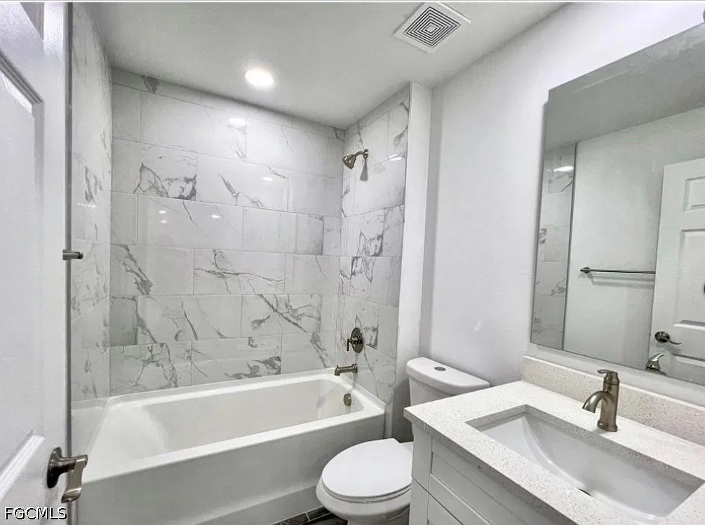 3 bed, 2.0 bath, 1221 sqft, $1,700 — Photo 4