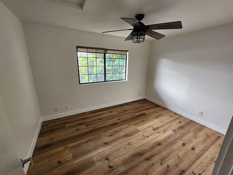 157 W Ash Ave #E — Photo 11