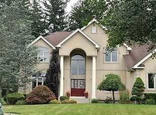 7 Chip Cir, Montebello, NY 10901