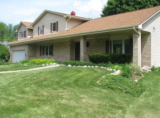 11N189 Romeo Dr, Elgin, IL 60124