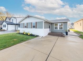 38228 Huron Pointe Dr, Harrison Township, MI