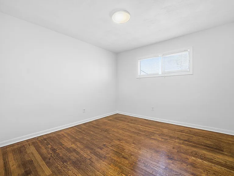642 Dresden Dr — Photo 10