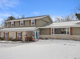 18765 Le Chateau DRIVE, Brookfield, WI 53045