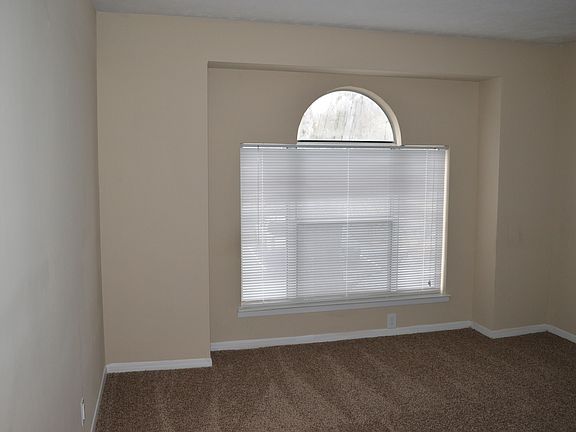 3rd image of 209 Club Pkwy