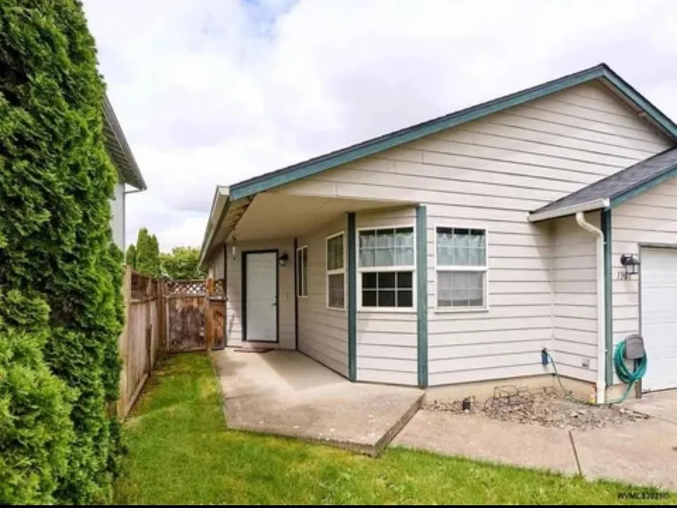 1307 Aqua St SE
