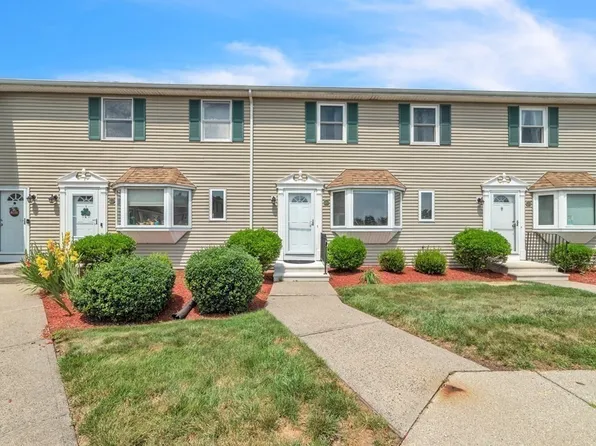 55 Pleasant St APT 11, Granby, MA 01033