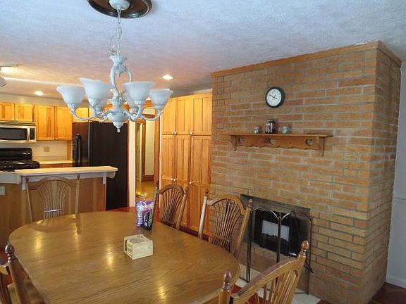 3rd image of 816 Elmwood Dr