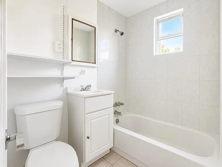 460 Mercer St #3L — Photo 4