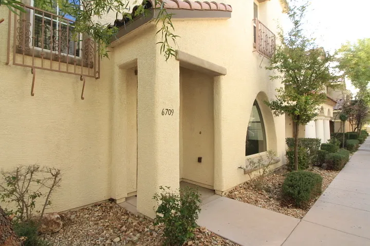 Showings Available Now — Photo 3