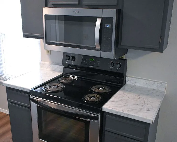 1024 E Walnut St — Photo 3