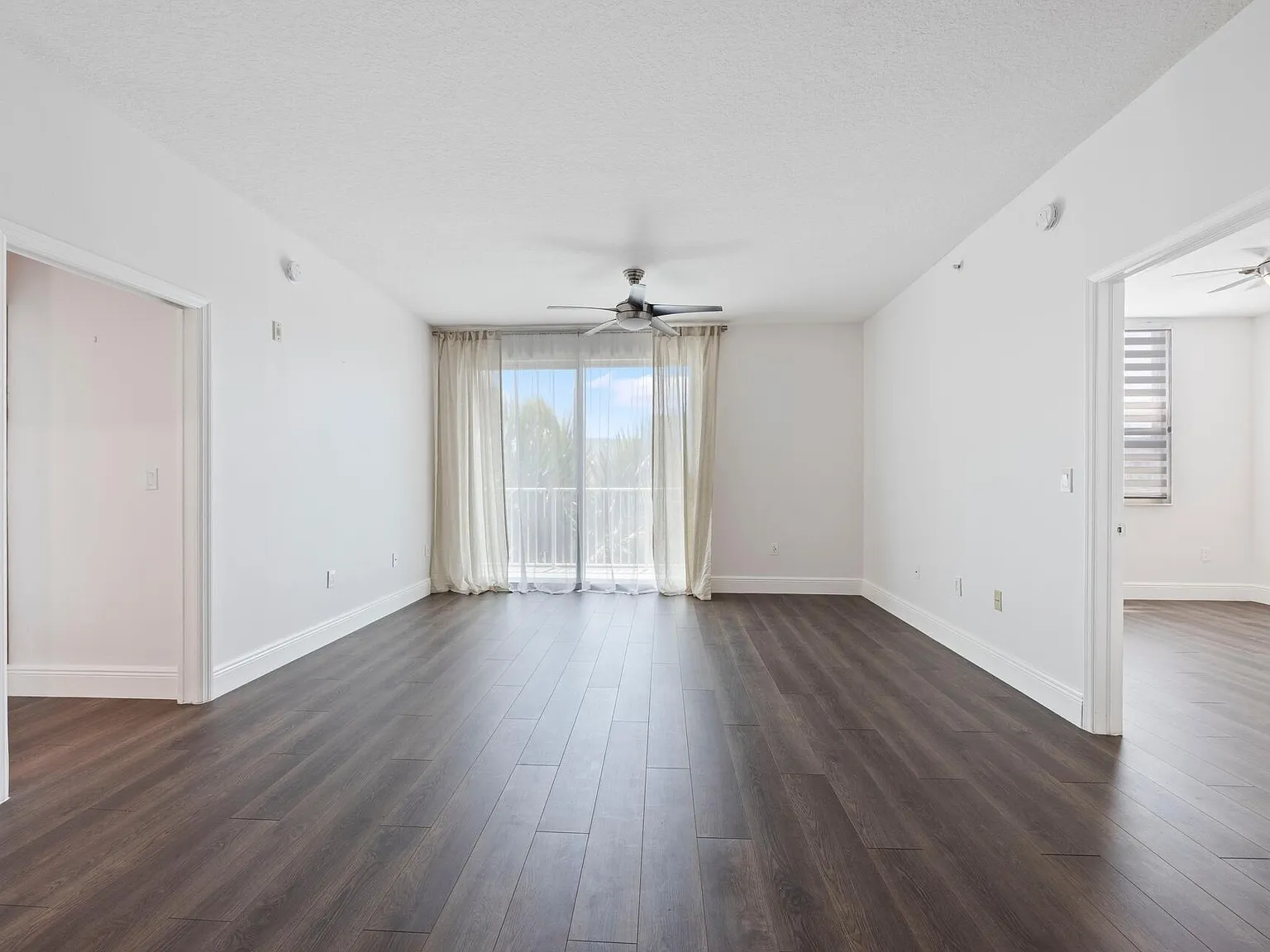 2 bed, 2.0 bath, 1000 sqft, $2,649 — Photo 4