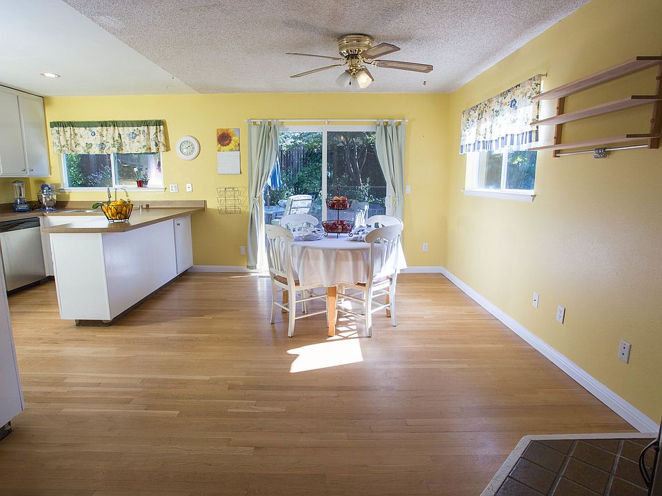 2nd image of 2415 Sun View Ter