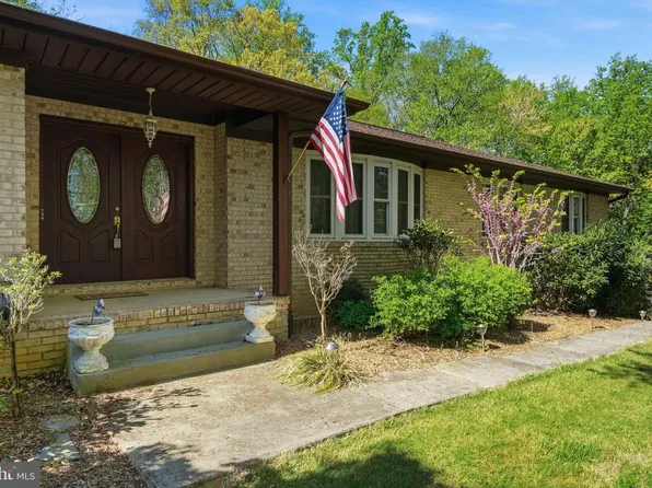 4465 Camelot Dr, Pomfret, MD 20675