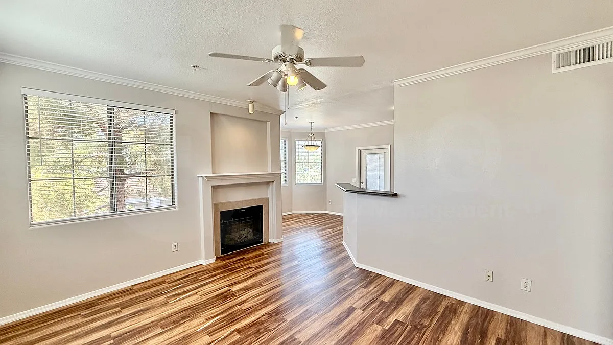 2 bed, 2.0 bath, 1056 sqft, $1,450 — Photo 2