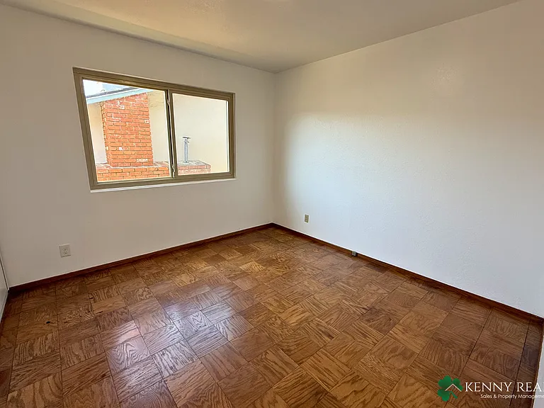 2504 Tipperary Ave — Photo 13