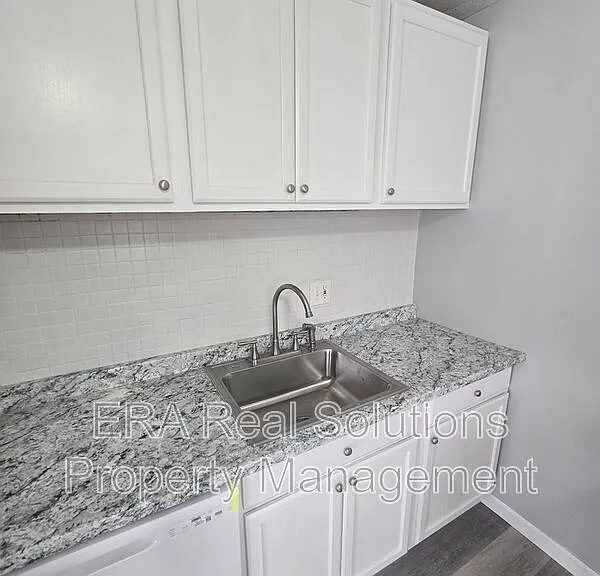 944 Leona Ave — Photo 5