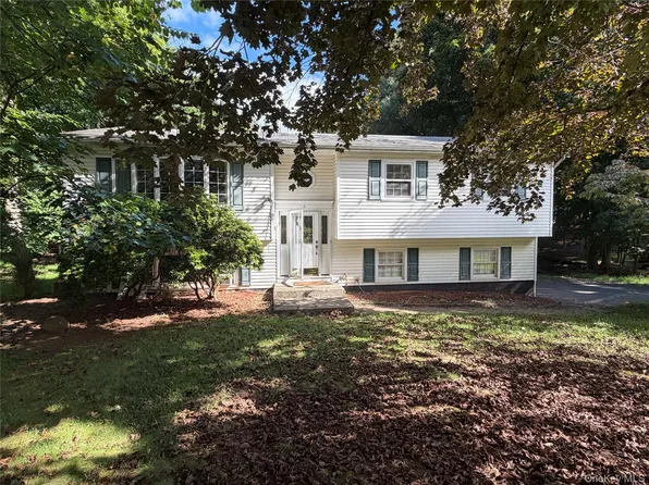6 Bell Court, Airmont, NY 10901