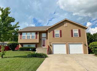 2300 Sumter Ct, Leavenworth, KS 66048