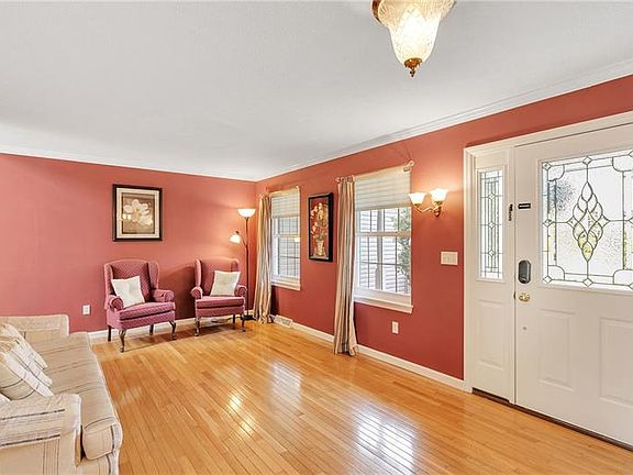 5th image of 228 Apple Hill Dr