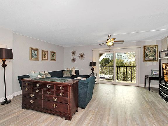 4th image of 105 4th Ave NE Unit 410