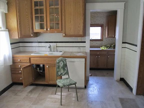 3rd image of 1148 Brown Ave