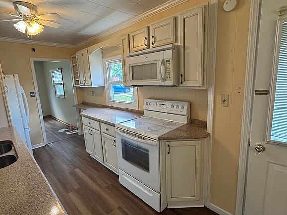 5th image of 877 Riverview Ave