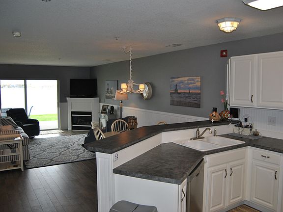 5th image of 650 S Lake St #25