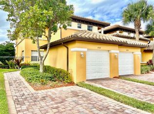 8231 NW 127th Ln, Parkland, FL 33076