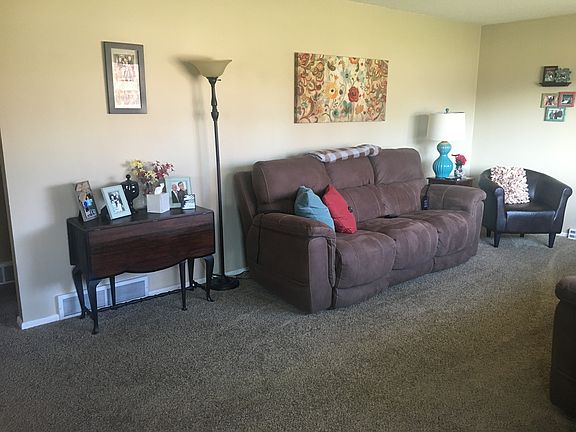 3rd image of 725 Parkway Dr