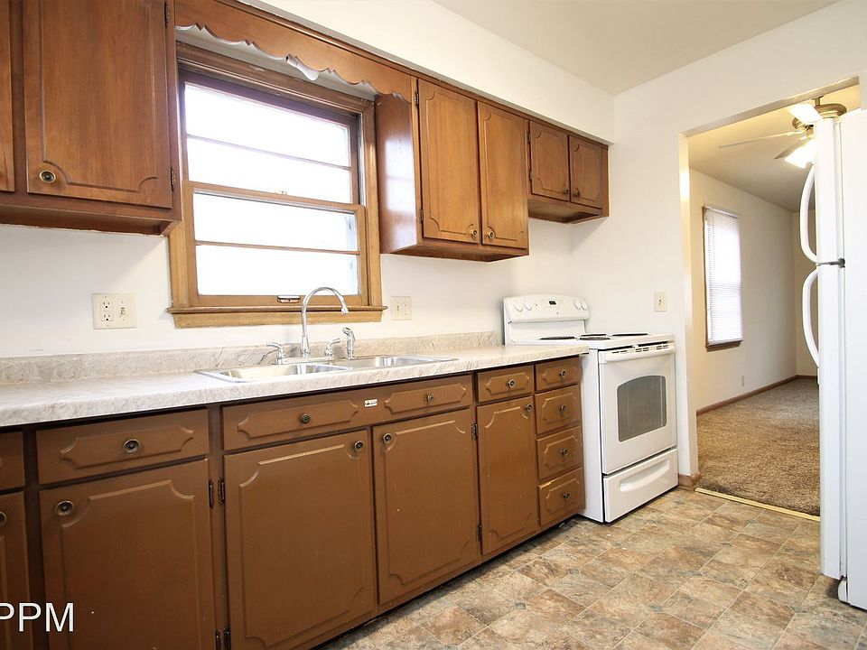 2nd image of 3526 S 82nd St APT 8