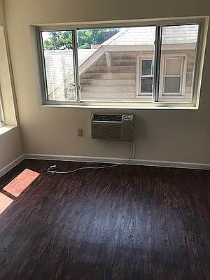 3rd image of 11954 Metropolitan Ave APT 2D