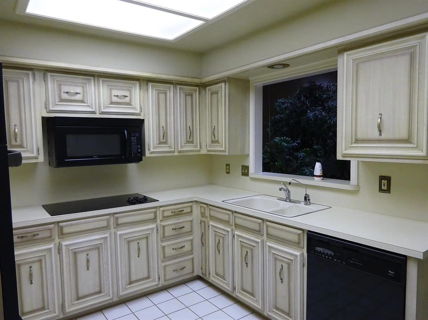 2 bed, 2195 sqft, $2,000 — Photo 2