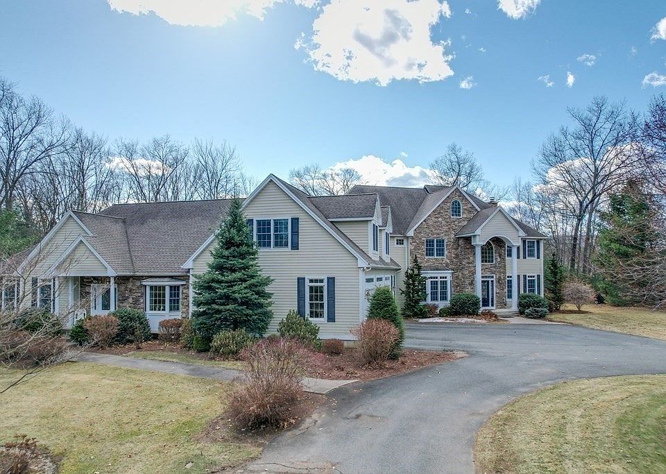 304 Hadley St, South Hadley, MA 01075 Zillow