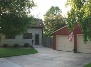 1422 E Henry St, Appleton, WI 54915