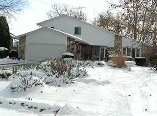 5280 Parkhurst Dr, Sheffield Village, OH 44054