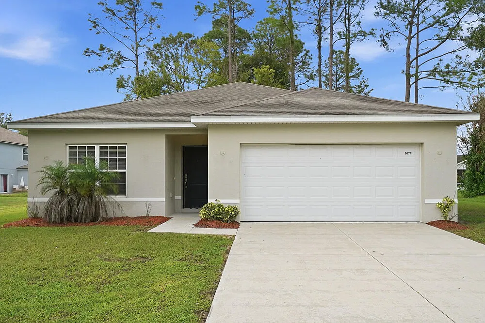4 bed, 2.0 bath, 1661 sqft, $1,665 — Photo 1