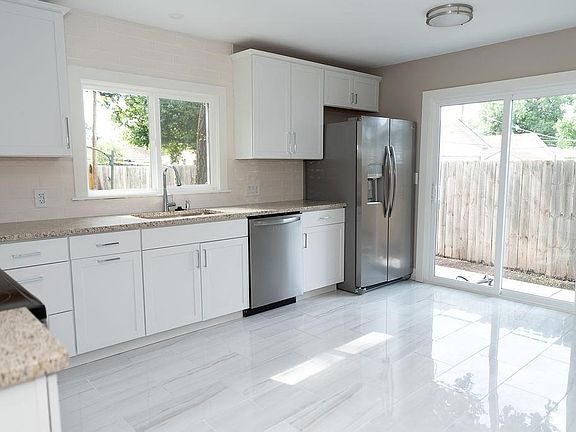 3rd image of 3045 S Elizabeth Ave