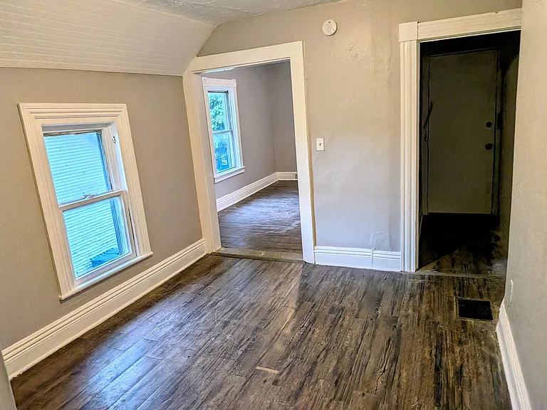 353 Ravine Ave — Photo 6
