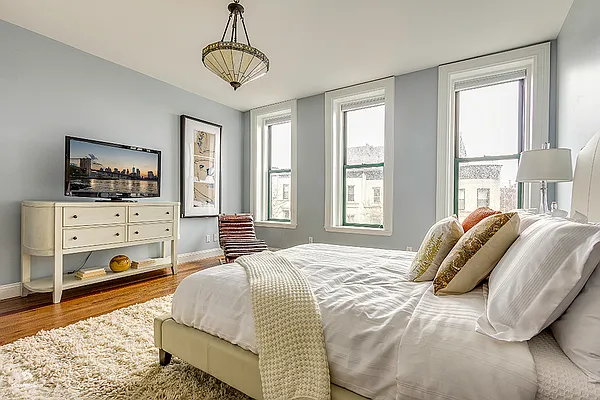 Rented by Dixon Advisory USA Inc. | media 22