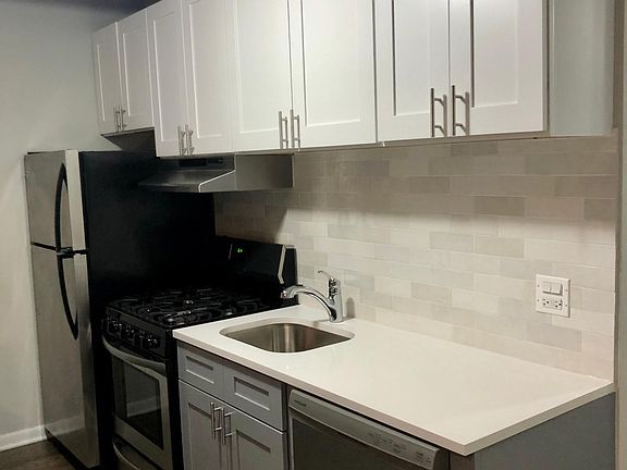 2nd image of 868 W Lill Ave