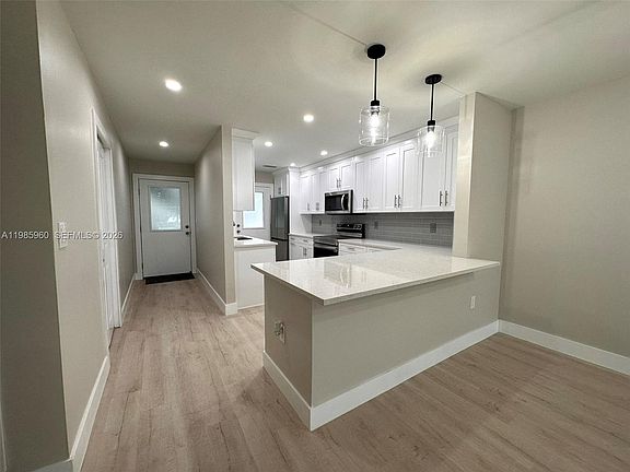 4th image of 708 Victoria Dr APT 101