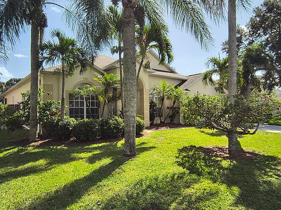 2nd image of 2035 Worchester Way
