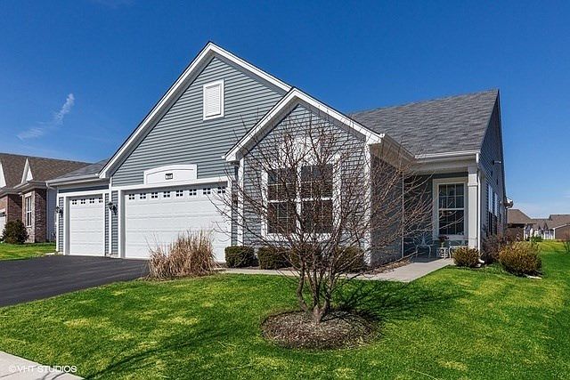 Palm Springs Model w/3 Bdrms, Den, Sunroom and 3 car garage!