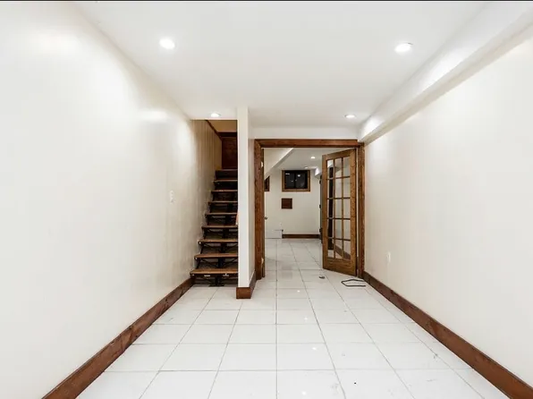 279 Menahan Street image 10 of 15