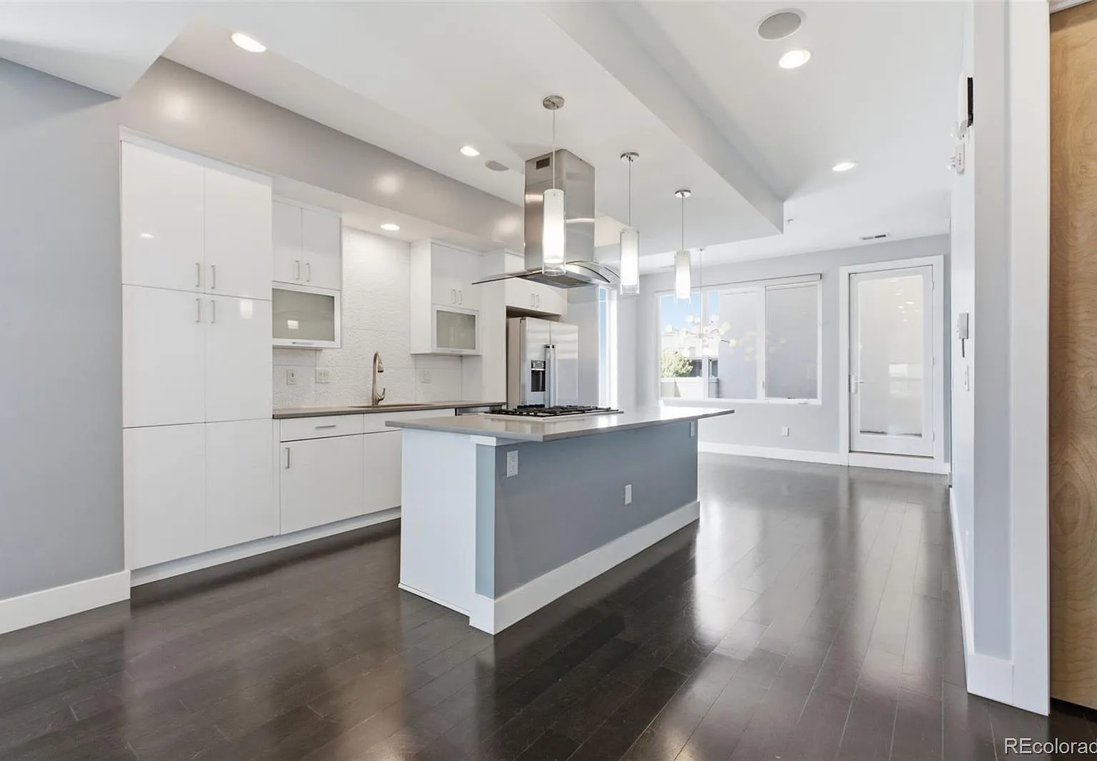 3 bed, 3.5 bath, 2350 sqft, $4,595 — Photo 4