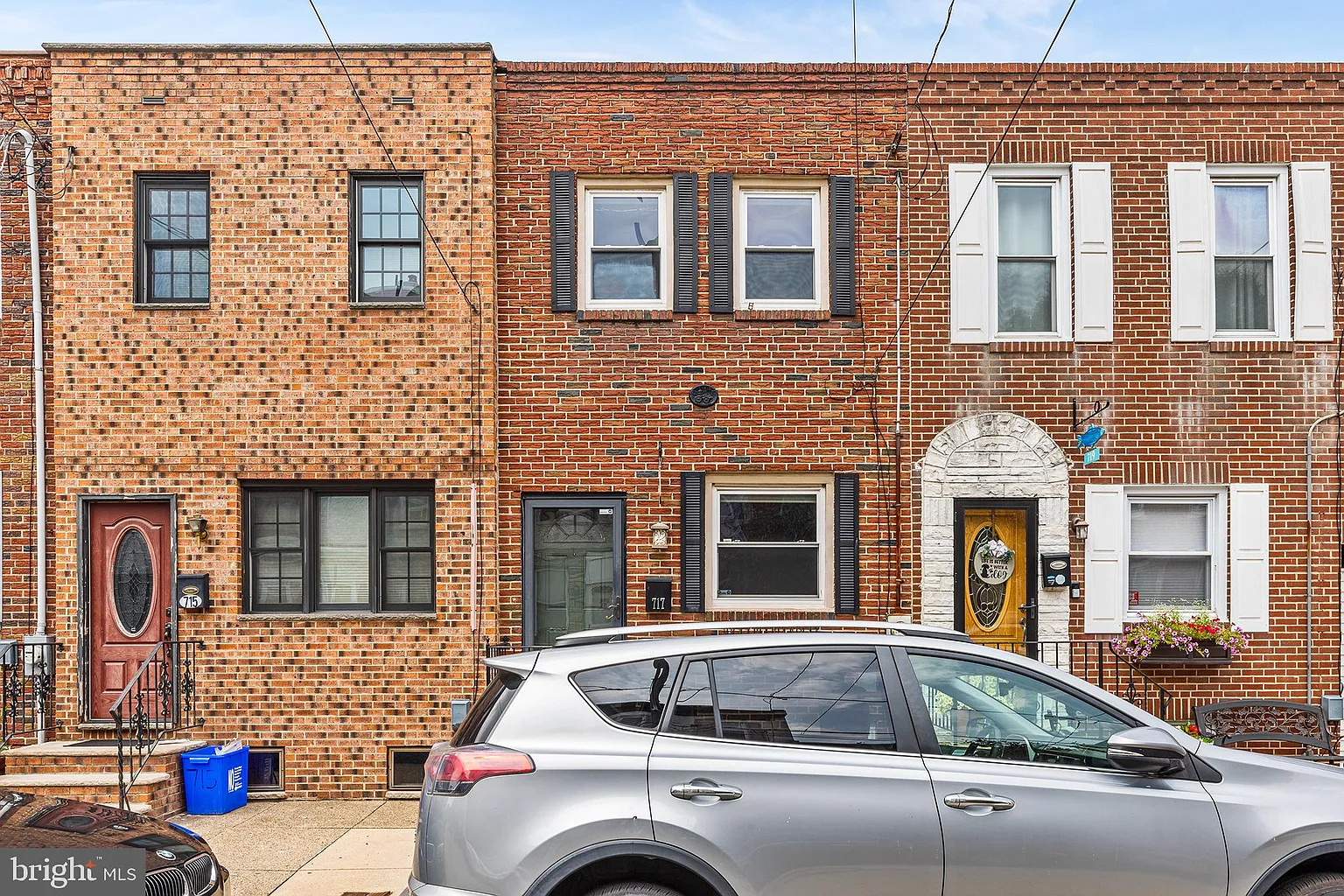 717 Moyer St photo 1