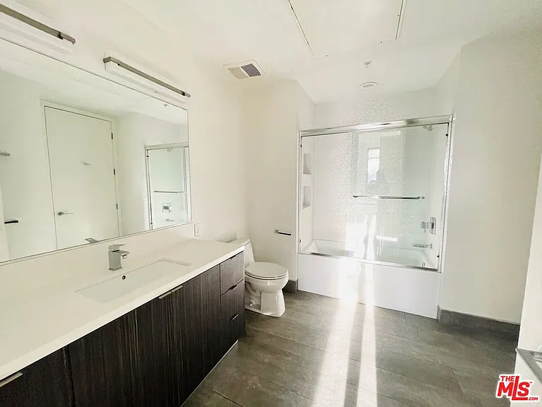 1122 Gayley Ave #408 — Photo 13