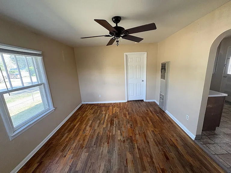 504 Howard Ave — Photo 3