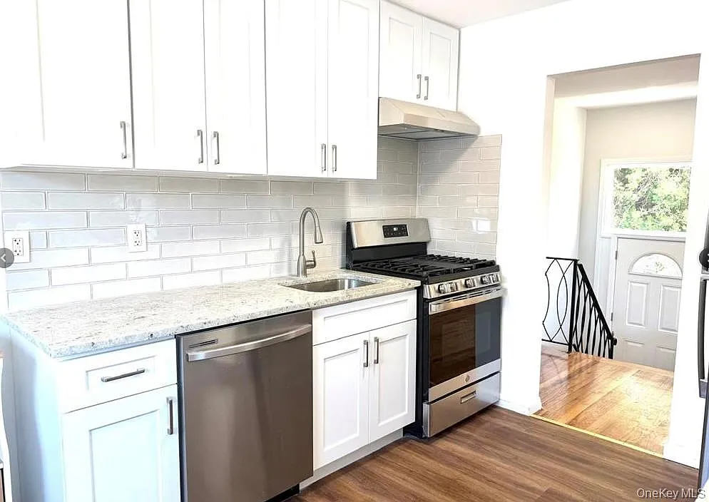 1 bed, 2.0 bath, 300 sqft, $1,900 — Photo 2